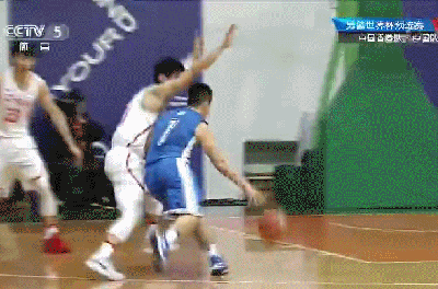 中国香港队传切配合,惠龙儿勾手打停中国男篮