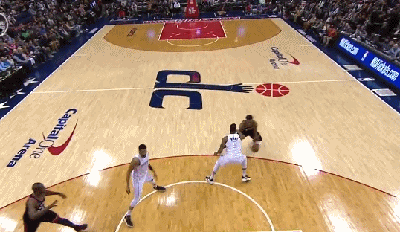 德罗赞风骚变向强突篮下拿下2分!