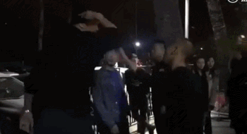 醉汉不停追骂莫里斯