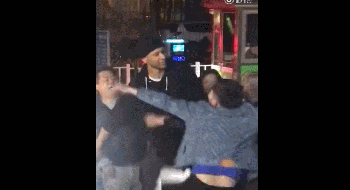 莫里斯避让并试图避免冲突发生