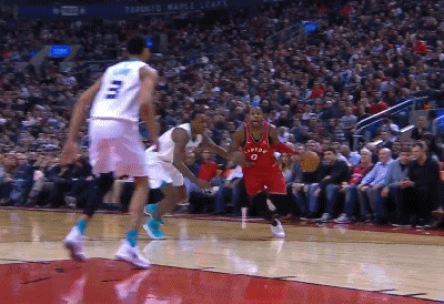 CJ-迈尔斯沿左路突破单臂暴扣