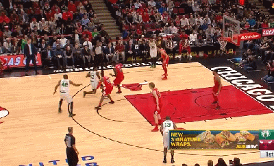 纪录时刻!霍福德生涯总得分突破万分里程碑