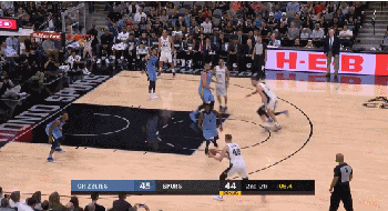 又是他!格林射进第二节压哨三分球