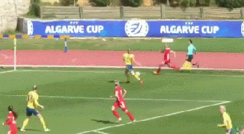 俄女足球员费德洛娃彩虹过人