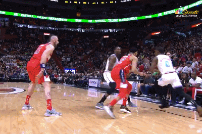 阿德巴约接理查德森助攻霸气灌篮