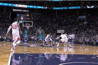 篮下角度看蜂王过人