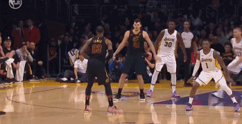 詹姆斯这场最精彩的传球