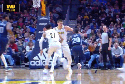 加里-哈里斯快攻暴扣重摔倒地致伤