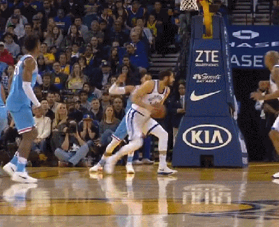 卡斯比扭伤脚踝