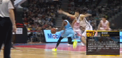 阿联10秒内连帽亚当斯+布拉切！