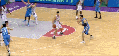 刘晓宇掩护翟晓川中空位3分