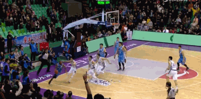 AJ三分成功将比赛拖入加时