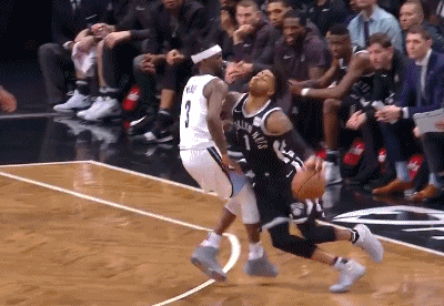 拉塞尔背后运球+后撤步后仰怒射