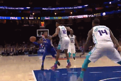 西蒙斯输送弹药，贝里内利轰炸篮筐