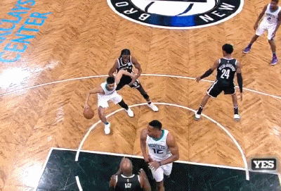 霍华德以一敌三补扣统治禁区