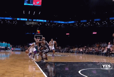 沃克最后时刻强打2+1助队反超