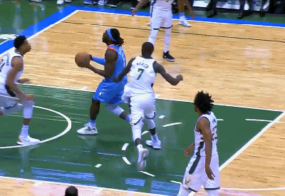 扬尼斯-阿德托昆博（雄鹿）