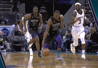 沃克一条龙推进左手潇洒上篮