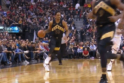 德罗赞无惧对抗直入篮下飘逸上篮