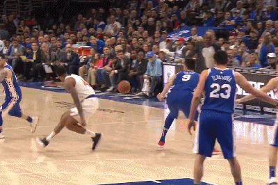 萨里奇倒地助攻西蒙斯战斧暴扣