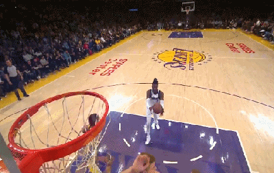 诺埃尔接球顺势大拉杆!