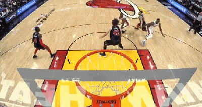 韦德风骚妙传,阿德巴约划破长空