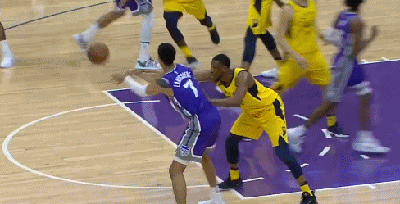 奥拉迪波飞身上篮得分