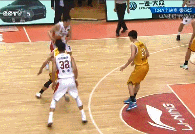 丁彦雨航1打4上篮