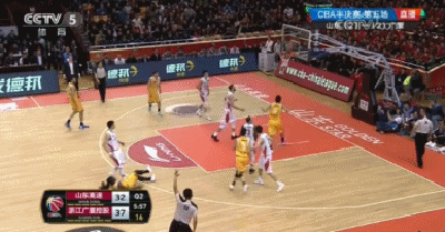 莫泰川粤全场连线贾诚暴扣的手