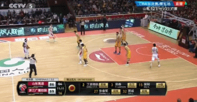 小丁一瘸一拐下场