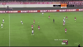 机动性十足的逼抢，鲁能边路打不开局面