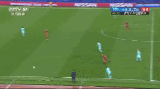 前场逼抢态势积极，巴萨被迫采取长传球尝试