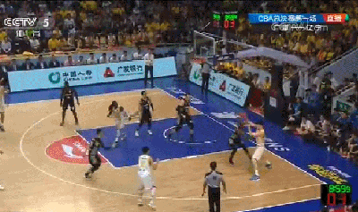 计时器出现低级失误,主裁准确判罚