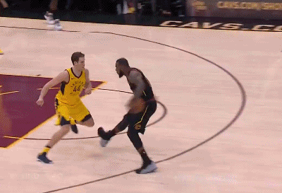 詹姆斯展示全能进攻