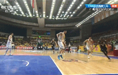 哈德森连过N人突分助攻韩德君隔扣胡金秋