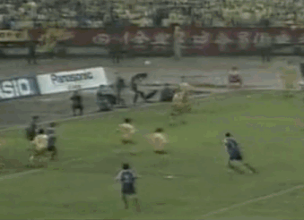 范志毅俯身冲顶