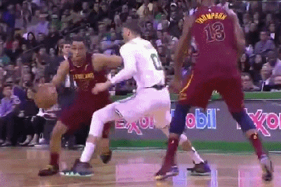 克拉克森打2+1为骑士“止血”