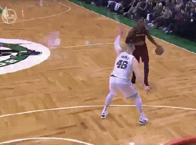 詹姆斯单挑贝恩斯,霸王步上篮打2+1