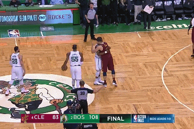 没有拥抱!詹姆斯赛后快步离场