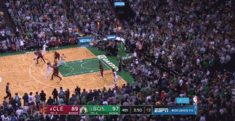 霍福德被JR推倒瞬间