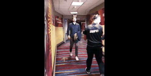 西装有毒？乐福TT均便装进场