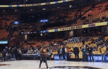 JR热身秀Logo shot，今天能否恢复手感？