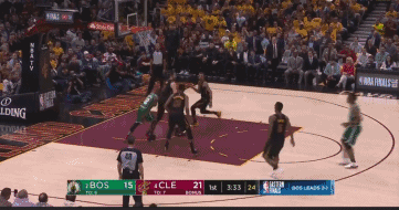 乐福横贯全场的长传，给到前场詹姆斯1打3得手