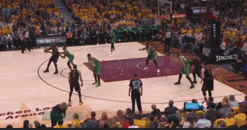 詹姆斯背身单打罗齐尔翻身跳投