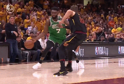 南斯飞身单手血帽杰伦-布朗