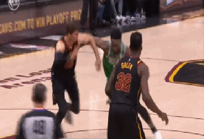 科沃尔连续两次血帽杰伦-布朗