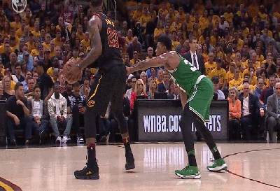 詹姆斯秒传科沃尔手起刀落命中3分