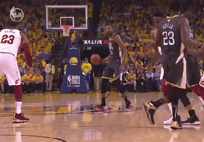 勇士行云流水的进攻