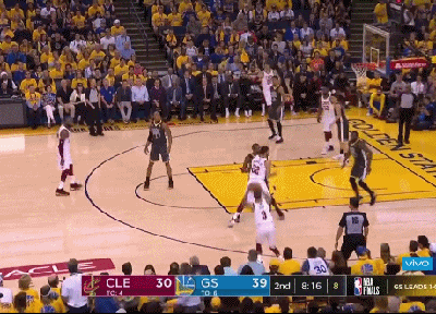 希尔接詹姆斯大饼，张弓搭箭三分命中