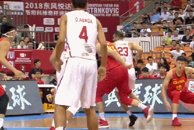 韩德君贴身防守送